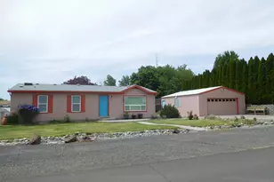 724 N 4th St, Athena, OR 97813 - Photo 1
