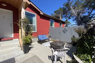 94223 1st St, Gold Beach, OR 97444 - Photo 1