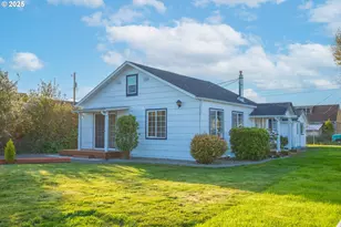 276 S 21st St, Reedsport, OR 97467 - Photo 1