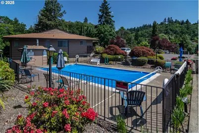 1392 SE Court Ave, Roseburg, OR 97470 - Photo 1