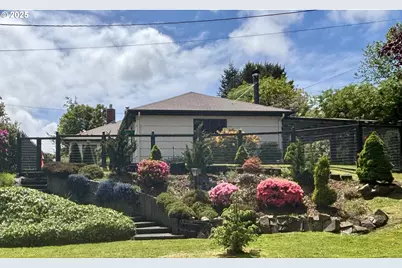679 Clatsop Ave, Astoria, OR 97103 - Photo 1