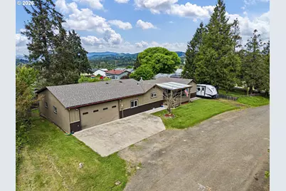 613 SE 5th St, Oakland, OR 97462 - Photo 1