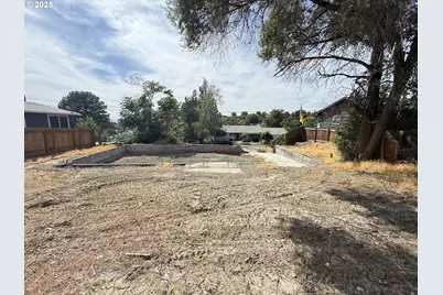 712 NW 6th St, Pendleton, OR 97801 - Photo 1