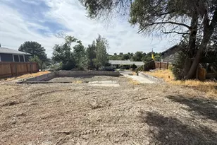 712 NW 6th St, Pendleton, OR 97801 - Photo 1