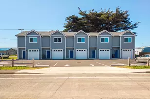 318 11th St SE, Bandon, OR 97411 - Photo 1