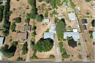 267 Crest Dr, Myrtle Creek, OR 97457 - Photo 1