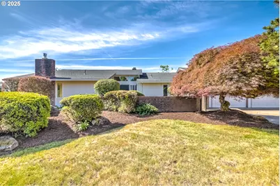 1019 SW 2nd St, Dundee, OR 97115 - Photo 1