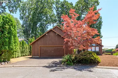 905 NW Oakwood Cir, McMinnville, OR 97128 - Photo 1