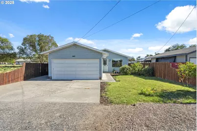 540 E Newport Ave, Hermiston, OR 97838 - Photo 1