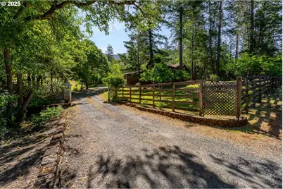 905 Summit Loop, Grants Pass, OR 97527 - Photo 1