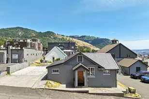 1205 N Main Ave, White Salmon, WA 98672 - Photo 1