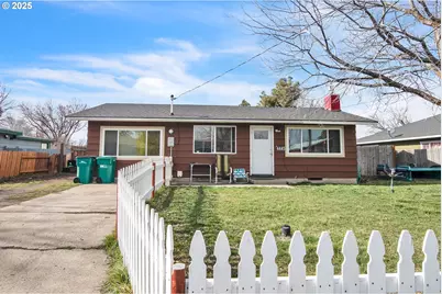 4445 Barry Dr, Klamath Falls, OR 97603 - Photo 1