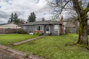 575 W Center St, Roseburg, OR 97471 - Photo 1