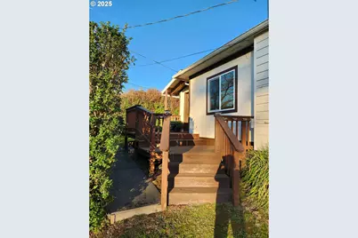 1195 Idaho Ave, Coos Bay, OR 97420 - Photo 1