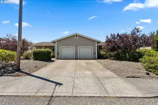 1986 Garfield St, North Bend, OR 97459 - Photo 1