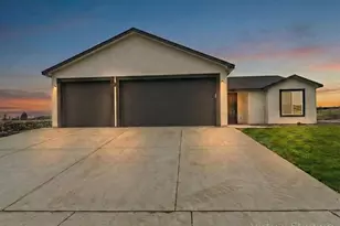 1291 SE 9th St, Hermiston, OR 97838 - Photo 1
