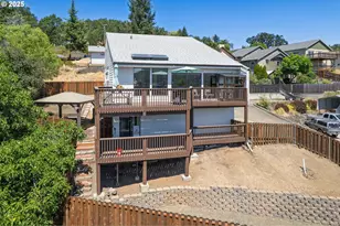 916 NE Malheur Ave, Roseburg, OR 97470 - Photo 1