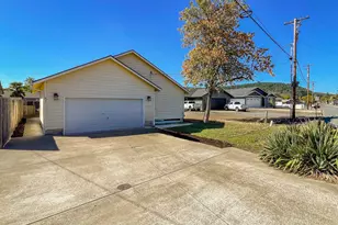 427 S State St, Sutherlin, OR 97479 - Photo 1