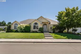 1123 NW Riverfront Dr, Roseburg, OR 97471 - Photo 1