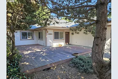 736 Edwards Ave, Coos Bay, OR 97420 - Photo 1
