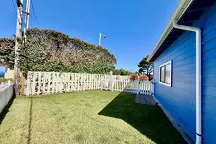 1247 Iris St, Brookings, OR 97415 - Photo 32