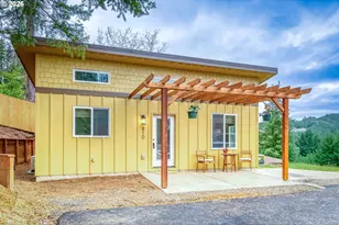 810 SE Beaver St, Toledo, OR 97391 - Photo 1