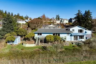 265 Auburn Ave, Astoria, OR 97103 - Photo 1