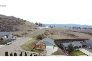 189 Quincy Ave, Roseburg, OR 97471 - Photo 1