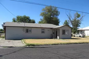 220 E Beebe Ave, Hermiston, OR 97838 - Photo 1
