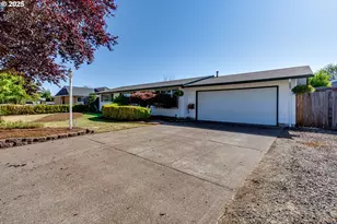 585 S 9th St, Harrisburg, OR 97446 - Photo 1