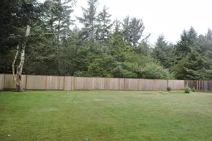 47 SW Gardenia Ave, Warrenton, OR 97146 - Photo 2