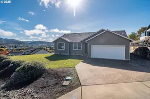 246 Palmdale Ave, Roseburg, OR 97471 - Photo 1