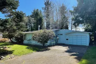 3040 NE 30th Dr, Lincoln City, OR 97367 - Photo 1