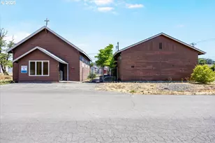 135 D St, Riddle, OR 97469 - Photo 1