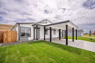 224 Stockton Ave, Umatilla, OR 97882 - Photo 1