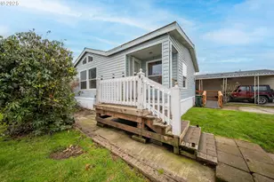 1413 Hawthorne Ave, Reedsport, OR 97467 - Photo 1