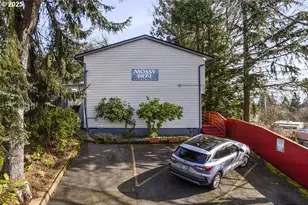 7820 SW 17th Dr, Portland, OR 97219 - Photo 1