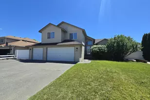 1166 E Main St, Hermiston, OR 97838 - Photo 1