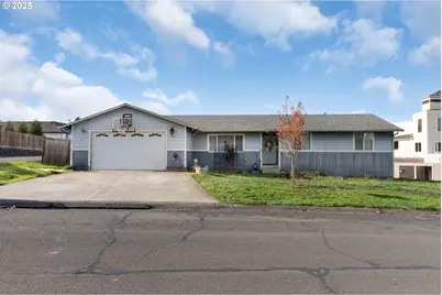 830 W Kenwood St, Roseburg, OR 97471 - Photo 1