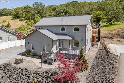 187 North View Dr, Roseburg, OR 97470 - Photo 1