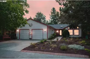 1032 SE Teakwood Dr, Bend, OR 97702 - Photo 1