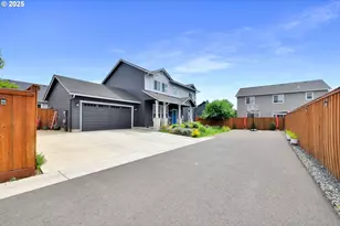 1723 Dotie Dr, Springfield, OR 97477 - Photo 1
