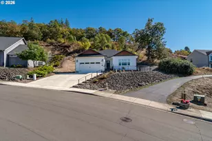 625 NE Cummins St, Roseburg, OR 97470 - Photo 1