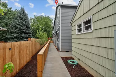 7822 SE Salmon St, Portland, OR 97215 - Photo 1