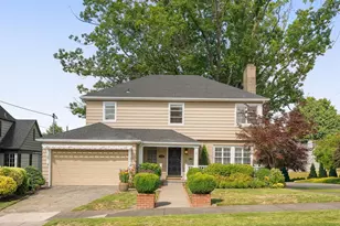 3233 NE 32nd Pl, Portland, OR 97212 - Photo 1