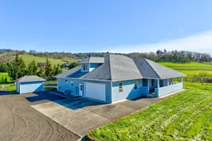 145 Cross Creek Dr, Roseburg, OR 97471 - Photo 1