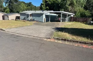 424 NE Kirby Ave, Roseburg, OR 97470 - Photo 1