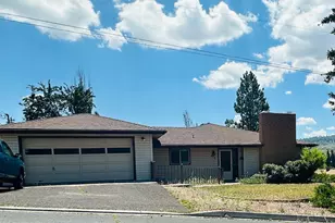 402 Trinity St, Klamath Falls, OR 97601 - Photo 1