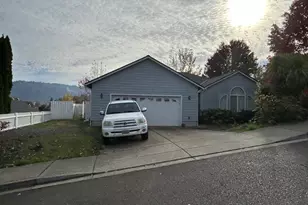2343 NW Chambers Dr, Roseburg, OR 97471 - Photo 1