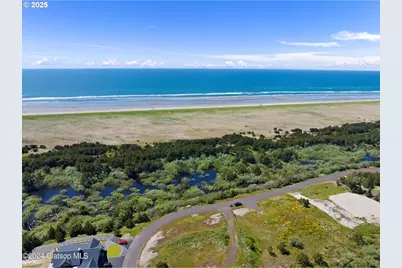 Pacific Bellevue Ln #3, Warrenton, OR 97146 - Photo 1